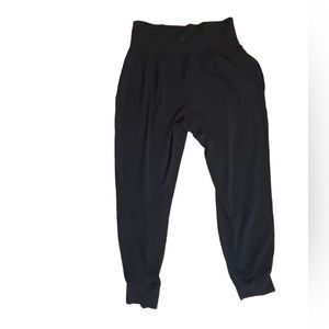 Athleta womans black soft athletic salutation joggers in power it’s size medium